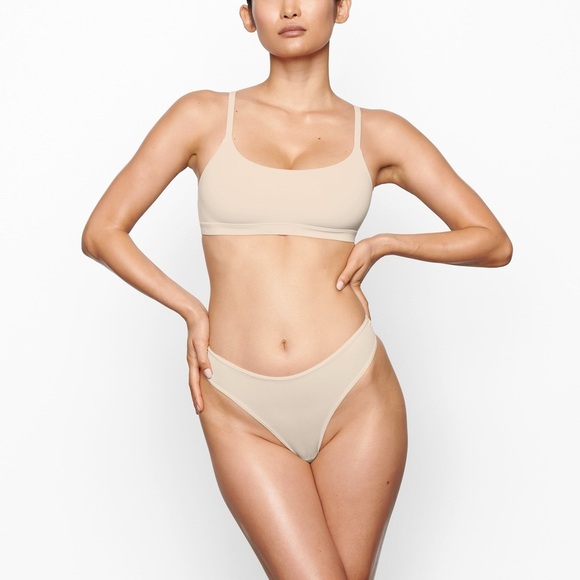SKIMS FITS EVERYBODY SCOOP BRALETTE | COLOR: SAND | NEW/NWT!!🤎🤎 - Picture 3 of 10
